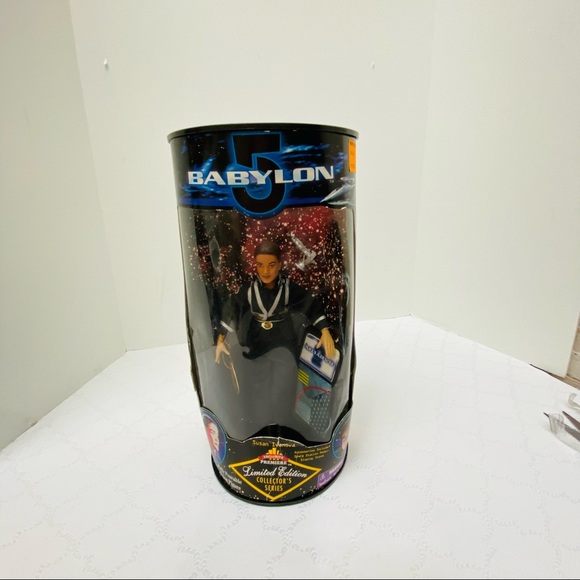 1997 Babylon 5 Commander Susan Ivanova Black Uniform Exclusive Premiere Series - Picture 7 of 9